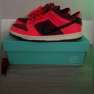 Nike Dunk Low SB (Laser Crimson)
